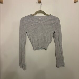 Adorable grey cropped garage longsleeve